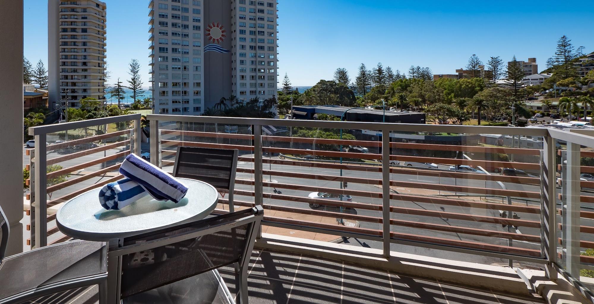 Resort Swell Burleigh Heads Gold Coast